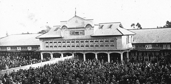 1920s Tote Building at Ellerslie(Click the thumbnail to see the original image)