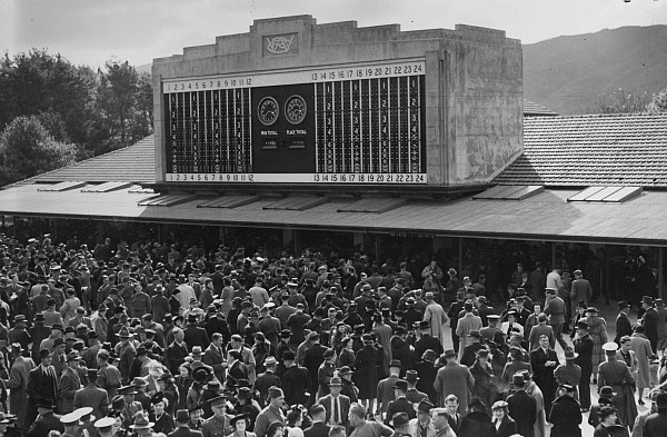 Trentham Tote in 1940s(Click the thumbnail to see the original image)